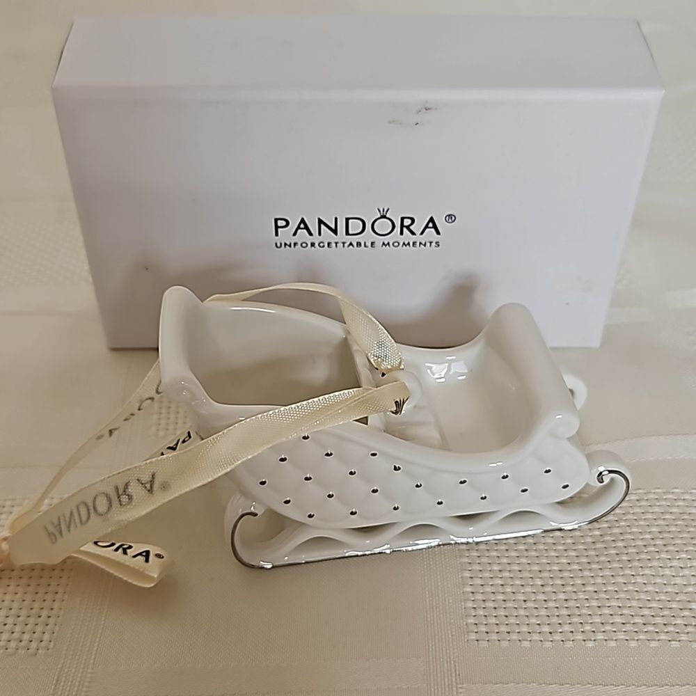 Pandora Holiday 2014 Sleigh Ornament White/ Silver
